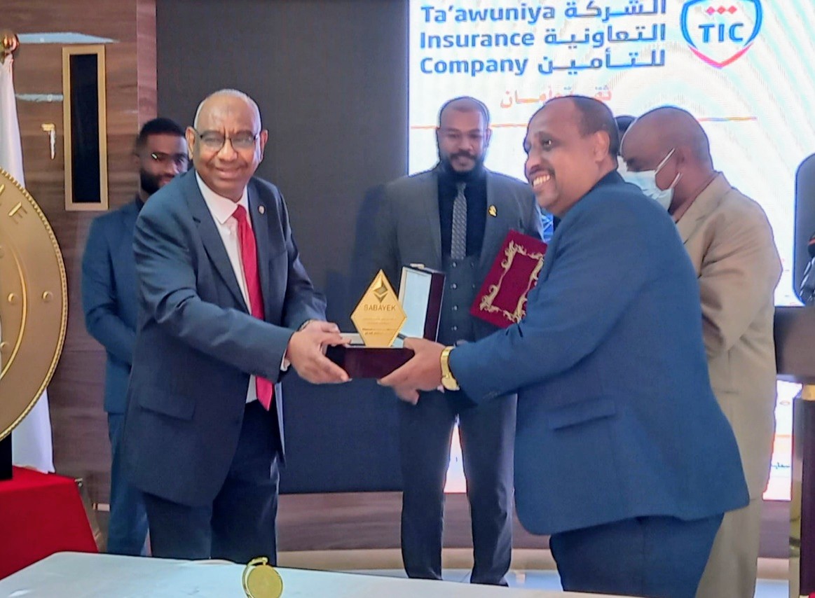 توقيع عقد بين شركة الخرطوم للذهب و...